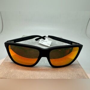 Maui Jim
MJ0864 02A 57/16

BIk Mat
CRUZEM STG-RM
100% MADE IN ITALY
Red M P